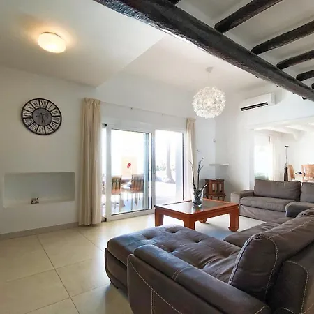 Villa Ana Maria *